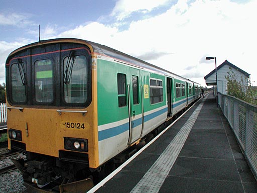 dscn3527Cosford_station_Train.jpg
